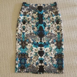 Beautiful Floral Pencil Skirt Halogen Size 4